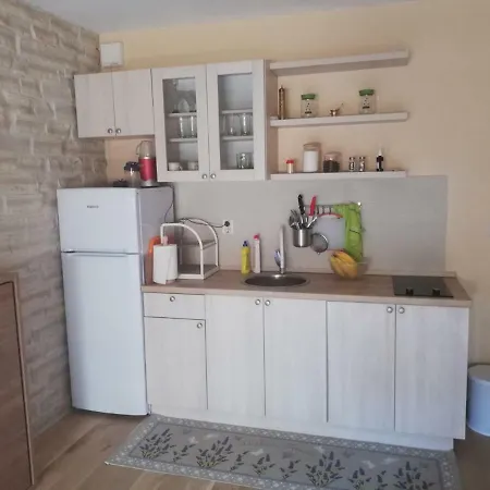 Matan, Postira