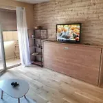 Apartman Matan, Postira