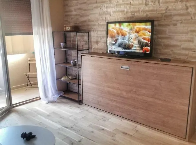 Apartment Matan, Postira